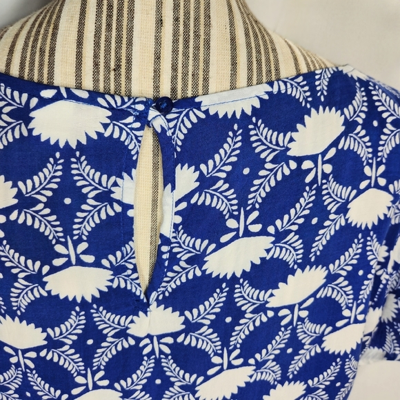 Old Navy Blue & White Floral Print Cap Sleeve Button/Keyhole Opening Top Medium - Picture 5 of 8
